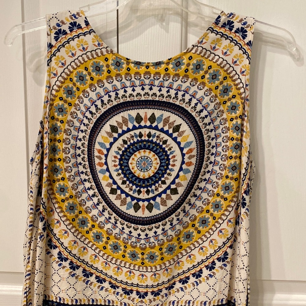 Patterned tank - Picture 1 of 3